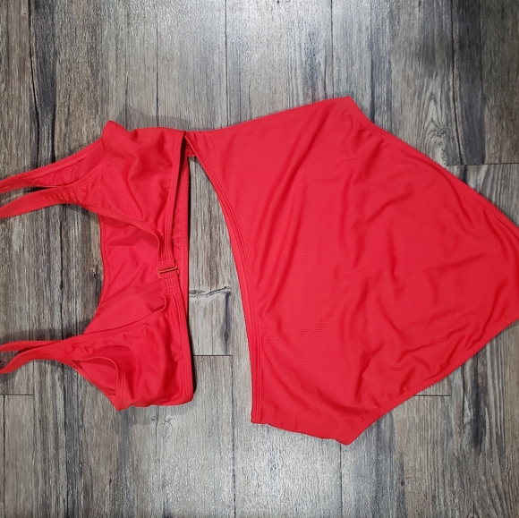 Red swimsuit - Picture 4 of 7